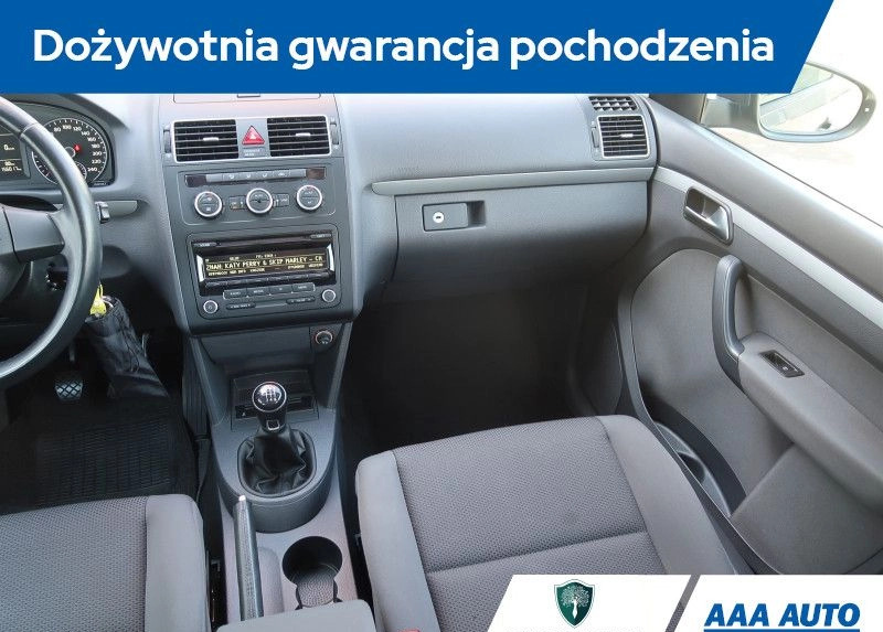 Volkswagen Touran cena 39000 przebieg: 156015, rok produkcji 2013 z Maszewo małe 121